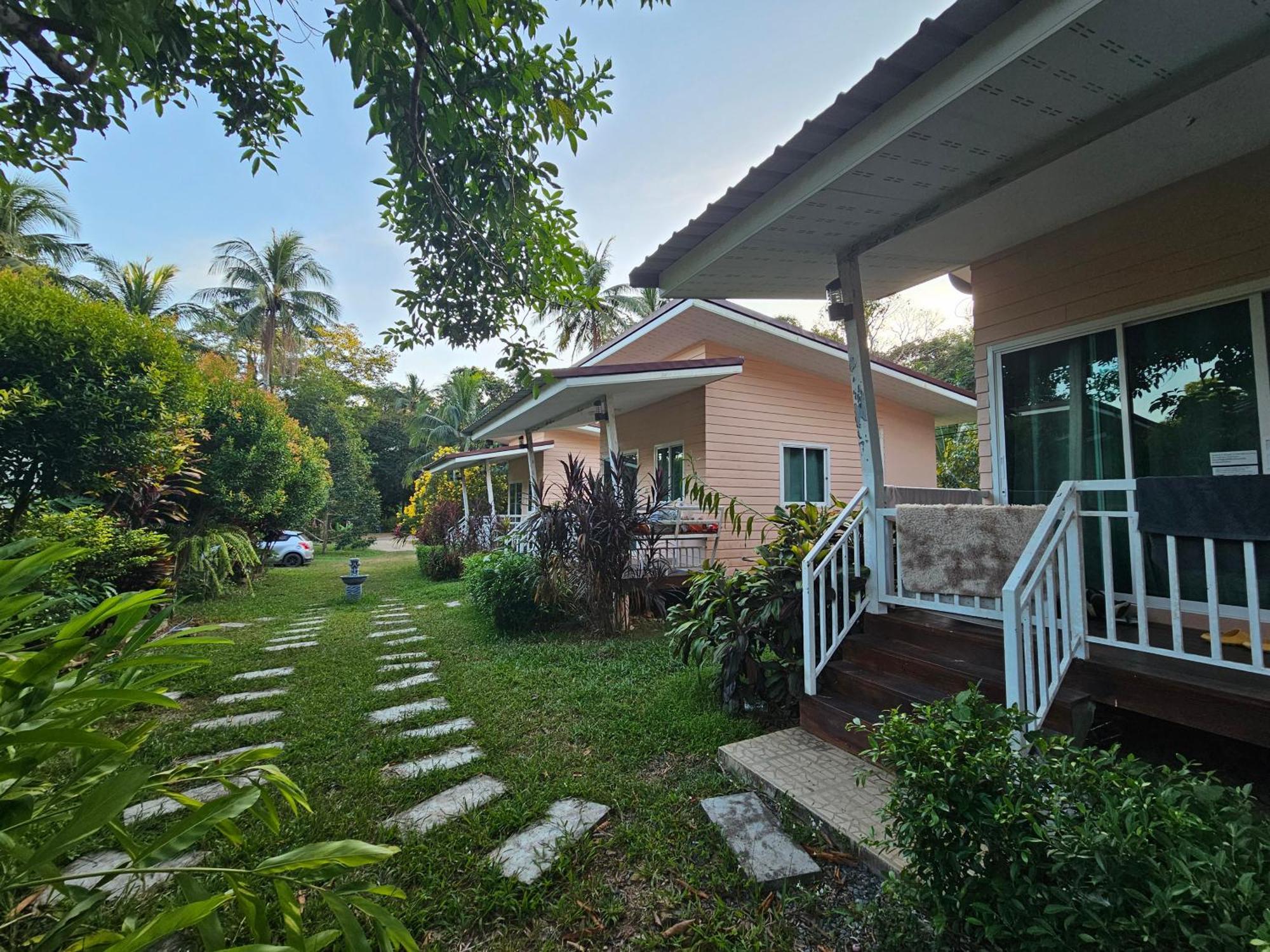 Baan Suan Khun Ta บ้านพักสวนคุณตา Koh Chang Exteriör bild