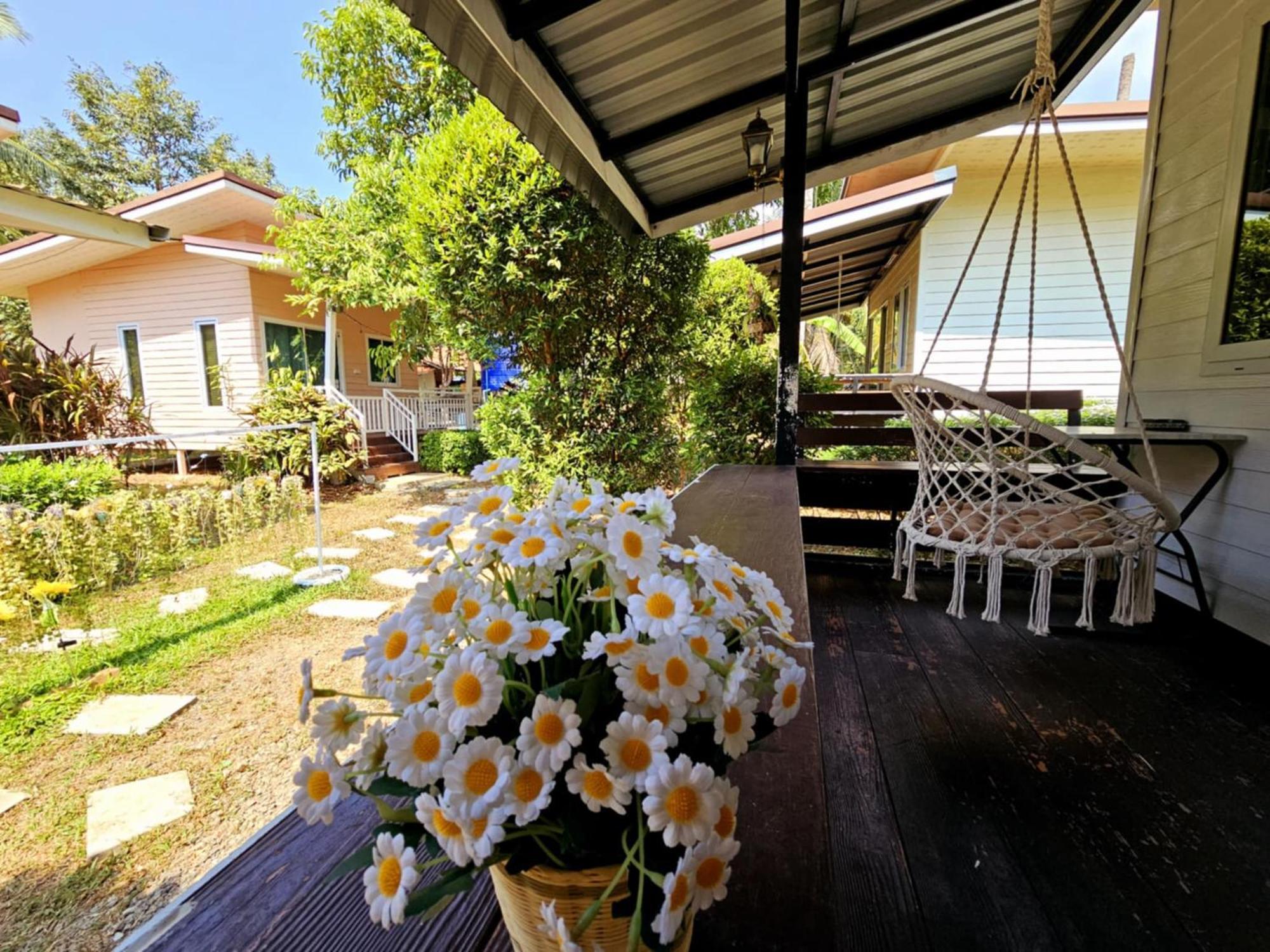 Baan Suan Khun Ta บ้านพักสวนคุณตา Koh Chang Exteriör bild